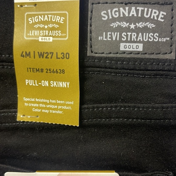 - Brand new with tags Woman’s Signature by Levi Strauss pull-on skinny. - Picture 13 of 15